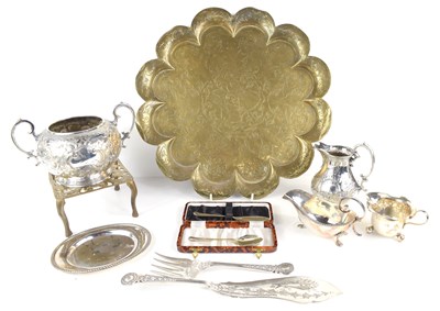 Lot 317 - A group of silver plated items to include...