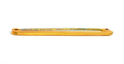 Lot 64 - A 9ct gold tie pin, plain bar form, 0.77g