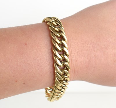 Lot 279 - A substantial 9ct gold chain link bracelet,...