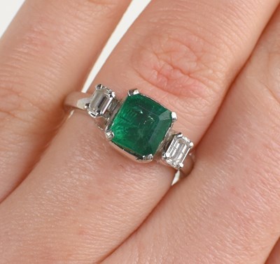 Lot 10 - An 18ct white gold, emerald and diamond ring,...