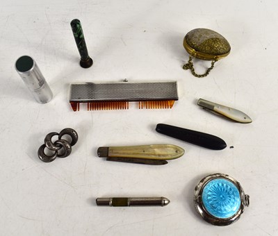 Lot 321 - A group of collectables to include a silver...