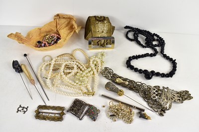 Lot 329 - A group of Victorian jewellery to include a...