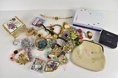 Lot 48 - A large selection of costume jewellery, to...