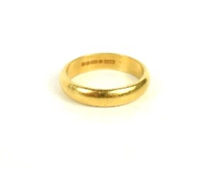 Lot 80 - A 22ct gold wedding band, planished form, size...