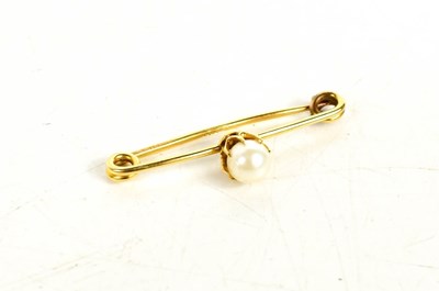 Lot 21 - A 10ct gold and pearl bar brooch / tie pin,...