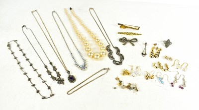 Lot 139 - A selection of silver and costume jewellery,...