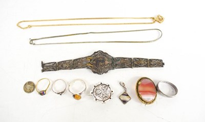 Lot 156 - A selection of antique and later jewellery to...