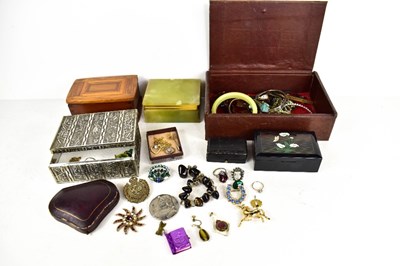 Lot 158 - A selection of vintage jewellery, and boxes,...