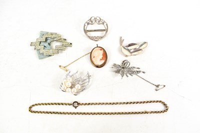 Lot 155 - A group of vintage brooches, to include an A &...