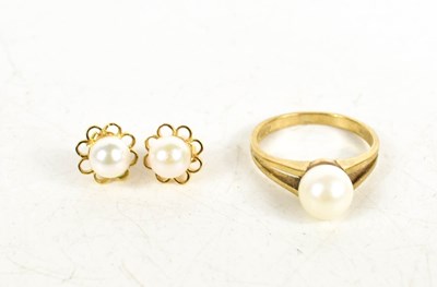 Lot 127 - A 9ct gold and pearl ring, size O, 2.7g...
