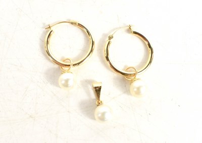Lot 131 - A 14ct gold and pearl pendant, marked 585,...