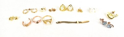 Lot 125 - A group of gold and other jewellery to include...
