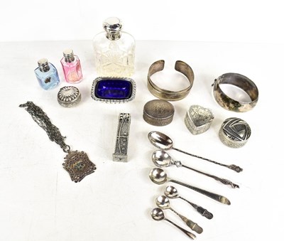 Lot 241 - A selection of silver and silver plated...