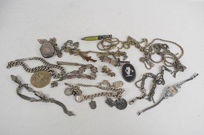 Lot 205 - A selection of silver to include Victorian...
