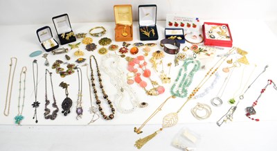 Lot 165 - A large selection of costume jewellery, to...