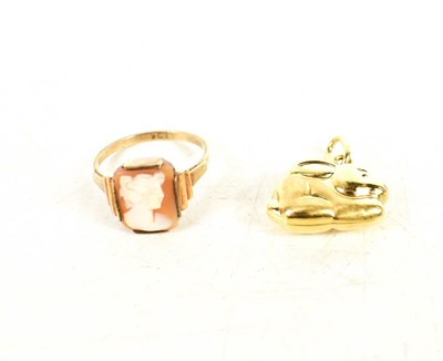 Lot 120 - An 18ct gold charm in the form of a rabbit,...