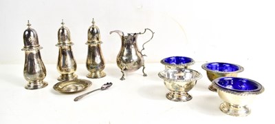 Lot 224 - A group of silver to include a George II...
