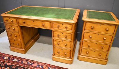 Lot 553 - A reproduction pedestal desk with green...
