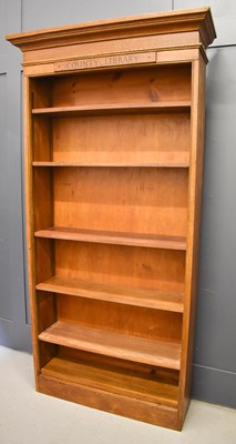 Lot 580 - A 1940s oak bookshelf bearing the label...