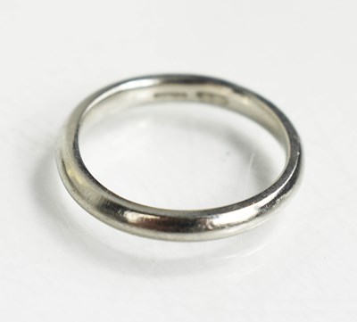 Lot 187 - A platinum wedding band, size J, 3.9g.