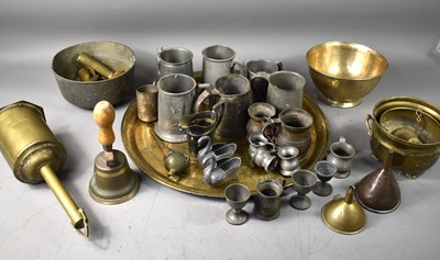Lot 219 - A group of 19th century and later metalware to...