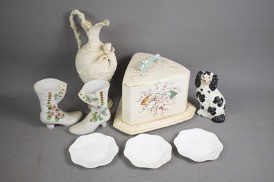 Lot 213 - A group of ceramics to include a Staffordshire...