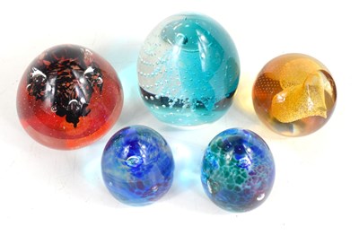 Lot 207 - A group of glass paperweights to include four...