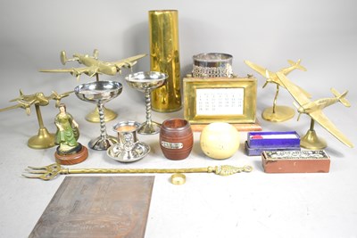 Lot 210 - A group of collectables to include brass...