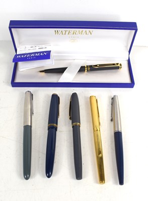 Lot 238 - A group of collectable pens to include a cased...