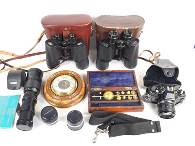 Lot 248 - A group of collectables to include an Optomax...