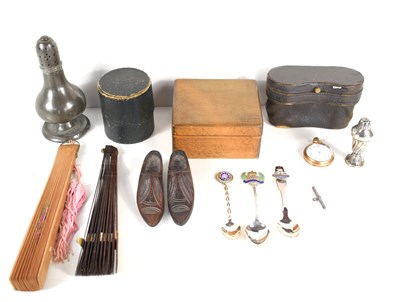 Lot 256 - A group of collectables to include Mother of...
