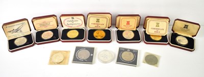 Lot 218 - A group of commemorative coins to include a...