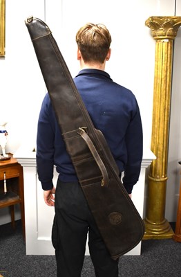 Lot 421 - A Machiavelli Frieze brown leather gun slip,...