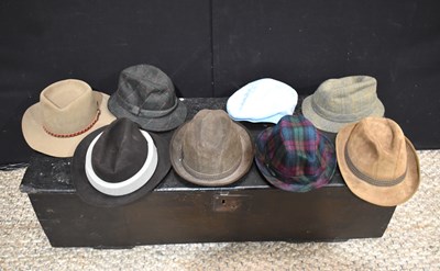 Lot 123 - A collection of vintage mens hats to include...