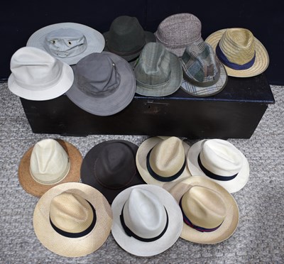 Lot 125 - A collection of vintage mens hats to include,...