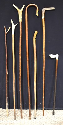 Lot 416 - A group of walking sticks to include a thumb...