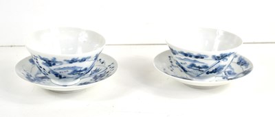 Lot 6 - A pair of Chinese blue and white tea bowls and...