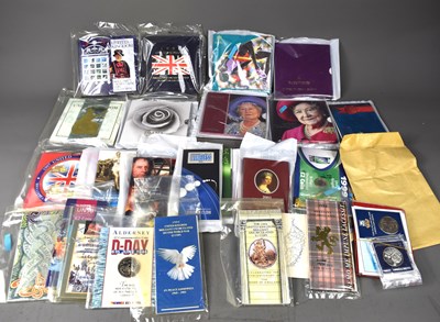 Lot 220 - A collection of Royal Mint and other coin...