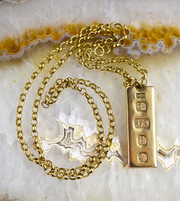 Lot 33 - A 9ct gold ingot pendant on a 9ct gold chain,...