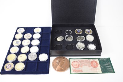 Lot 200 - A group of commemorative coins and medallions...