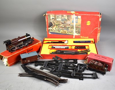 Lot 5 - A boxed Tri-ang HO/OO gauge railway set,...