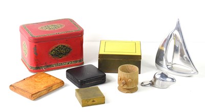 Lot 160 - A group of collectables to include a silver...