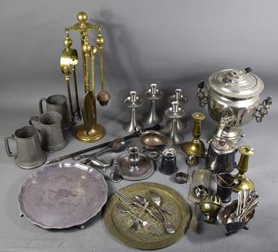 Lot 310 - A quantity of metalware to include a fireside...