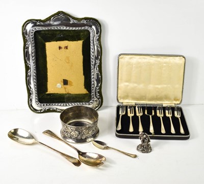 Lot 353 - An Edwardian decorative silver picture frame,...