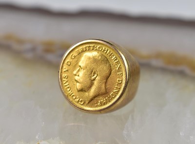 Lot 2 - A George V gold half sovereign mounted in a...