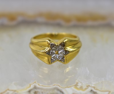 Lot 6 - A gold and diamond flowerhead cluster ring,...