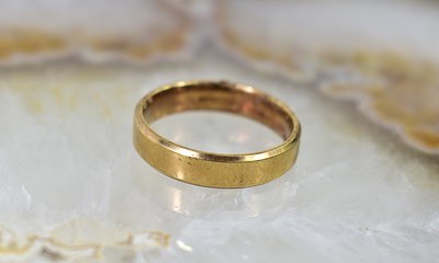 Lot 8 - A 9ct gold wedding band, size X/W, width 5mm,...