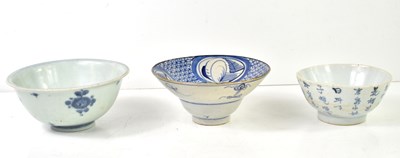 Lot 15 - A group of three Chinese blue and white...