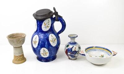 Lot 40 - A group of pottery to include a St Keyne...