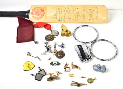 Lot 20 - A group of collectables to include a Donatus...